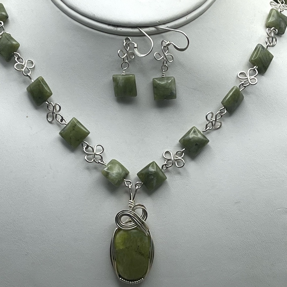 Handmade Sterling Silver Wire Wrap Green Jade Necklace & Earrings Set - Picture 5 of 6